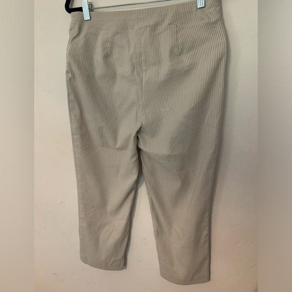 Chicos Womens Pants Taupe White Pinstriped Sz .5 Cropped Ankle Perfect Stretch - Picture 3 of 5